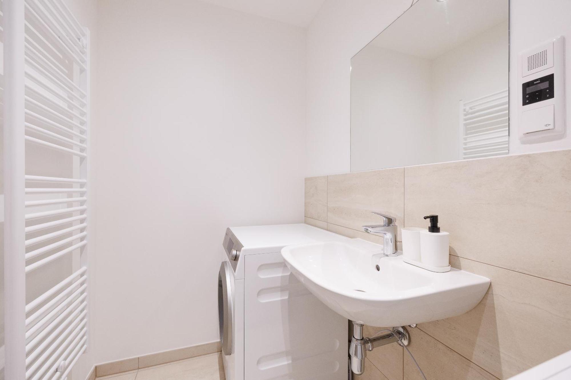 Symphony Apartments 40 - Modern Loft With Terrace And Grill In Central Location Виена Екстериор снимка