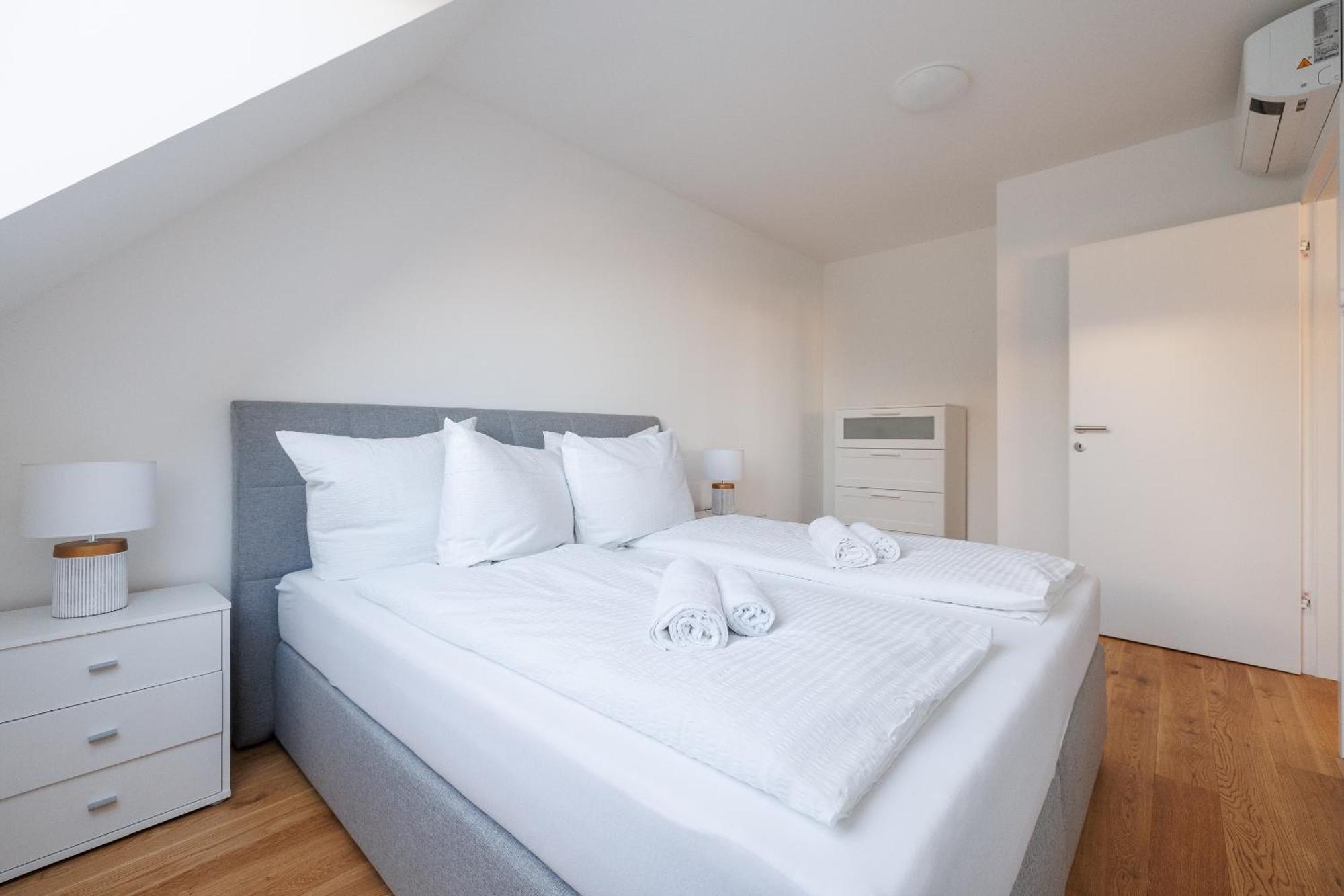 Symphony Apartments 40 - Modern Loft With Terrace And Grill In Central Location Виена Екстериор снимка