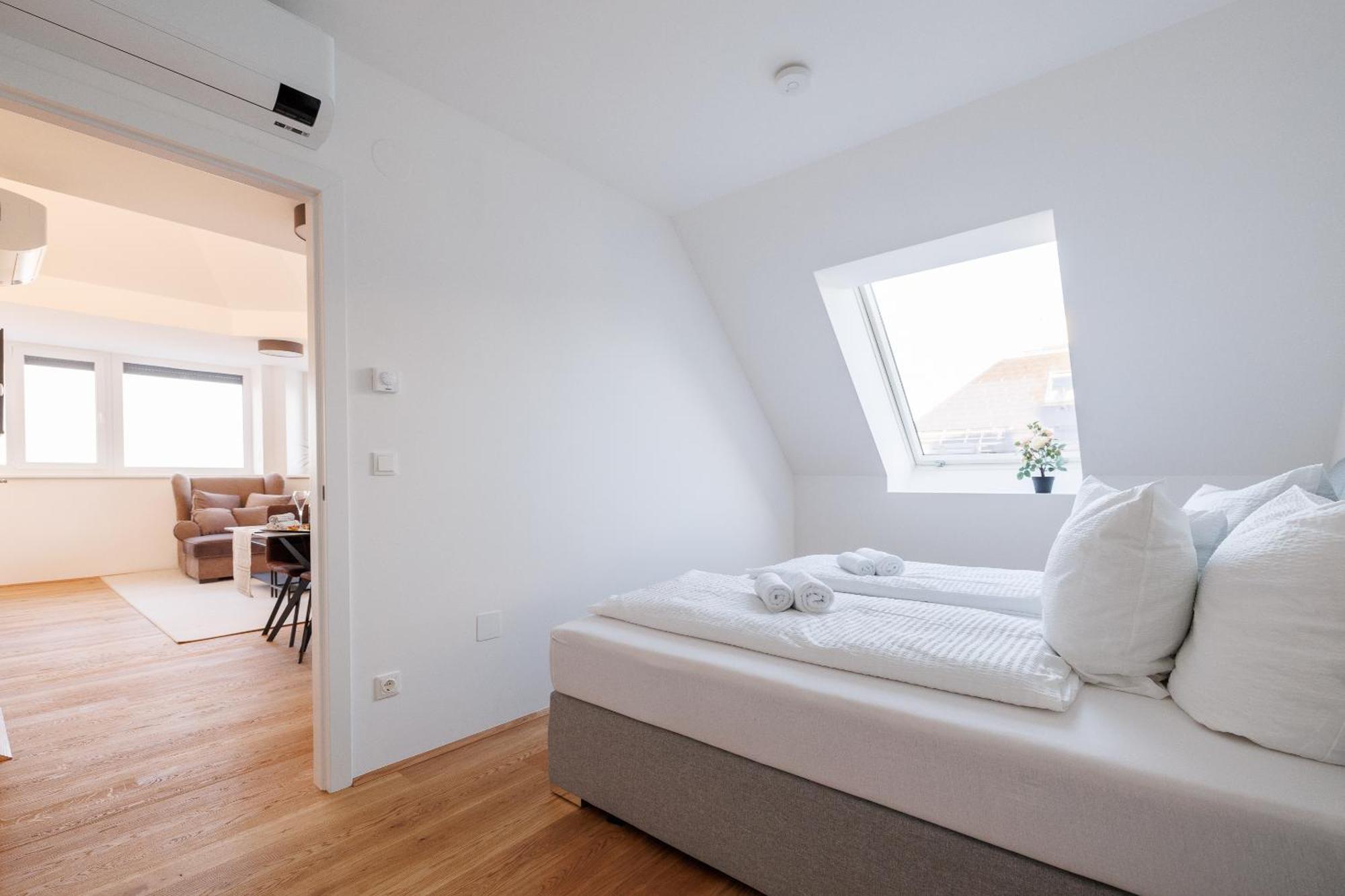 Symphony Apartments 40 - Modern Loft With Terrace And Grill In Central Location Виена Екстериор снимка